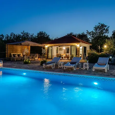 Lugareva With 52 Sqm Private Pool, 4 Bedrooms, 4 Bathrooms, Summer Kitchen, Traditional Environment, Playground Makarska