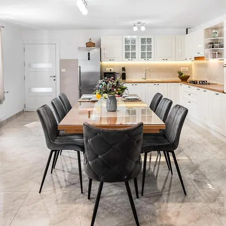 Lugareva With 52 Sqm Private Pool, 4 Bedrooms, 4 Bathrooms, Summer Kitchen, Traditional Environment, Playground Makarska