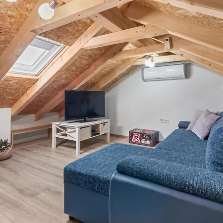 Lugareva With 52 Sqm Private Pool, 4 Bedrooms, 4 Bathrooms, Summer Kitchen, Traditional Environment, Playground * Makarska