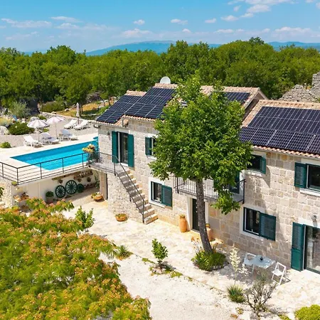 Lugareva With 52 Sqm Private Pool, 4 Bedrooms, 4 Bathrooms, Summer Kitchen, Traditional Environment, Playground Makarska